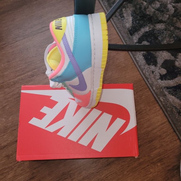 Nike - Picture 2 of 3